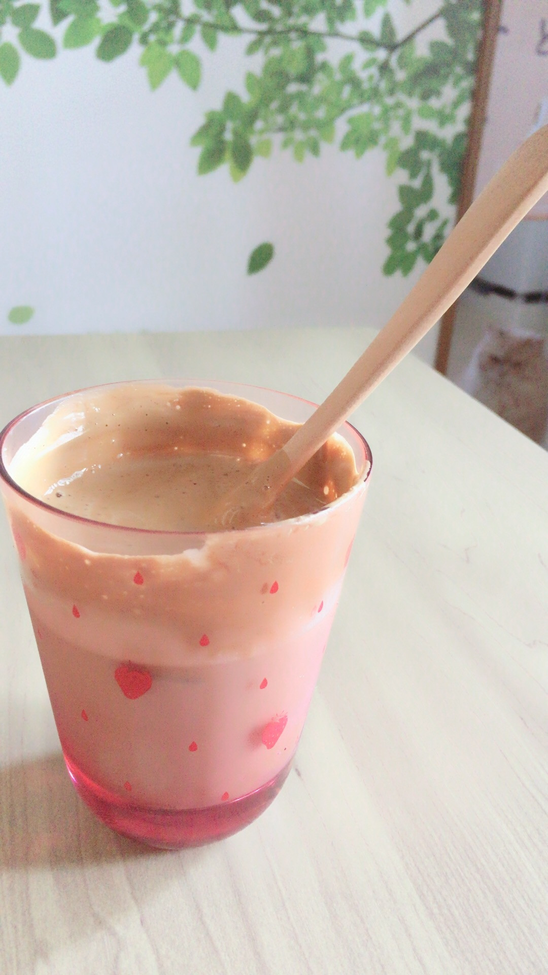 手作りダルゴナコーヒーとヌコ