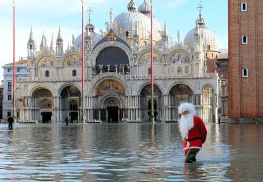ベネツィアサンタのロングブーツ