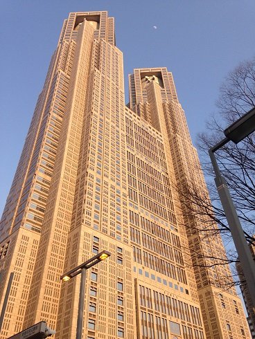 月と都庁