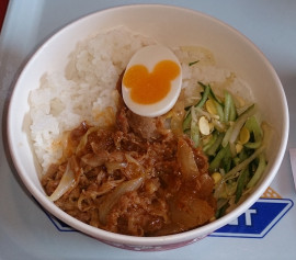 お昼ごはん♪ゆでたまご♪