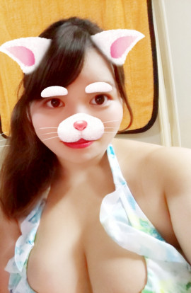 オッパイがキツキツ