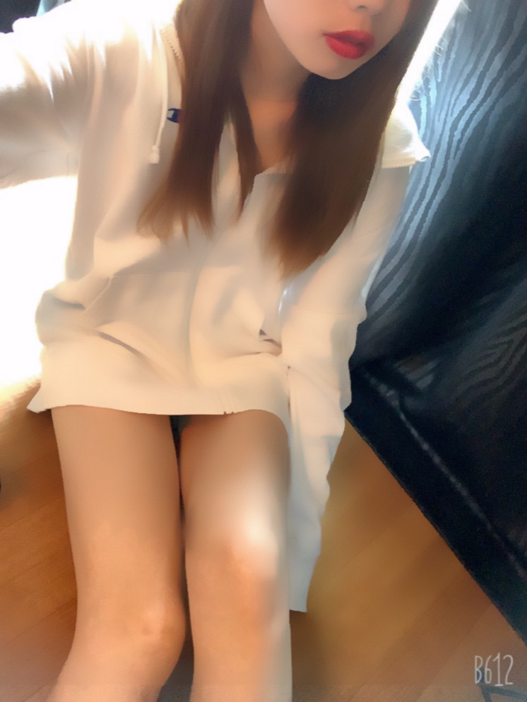 彼パーカー風で生足どーぞ??