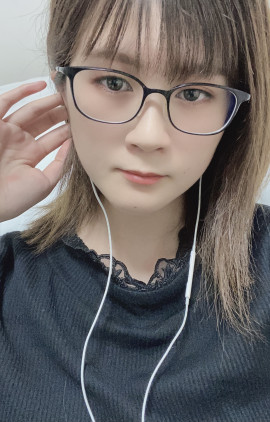 メガネ女子どうですか？？