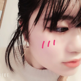 お顔が写っている写真です。