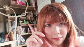 後ろにあるのは、、