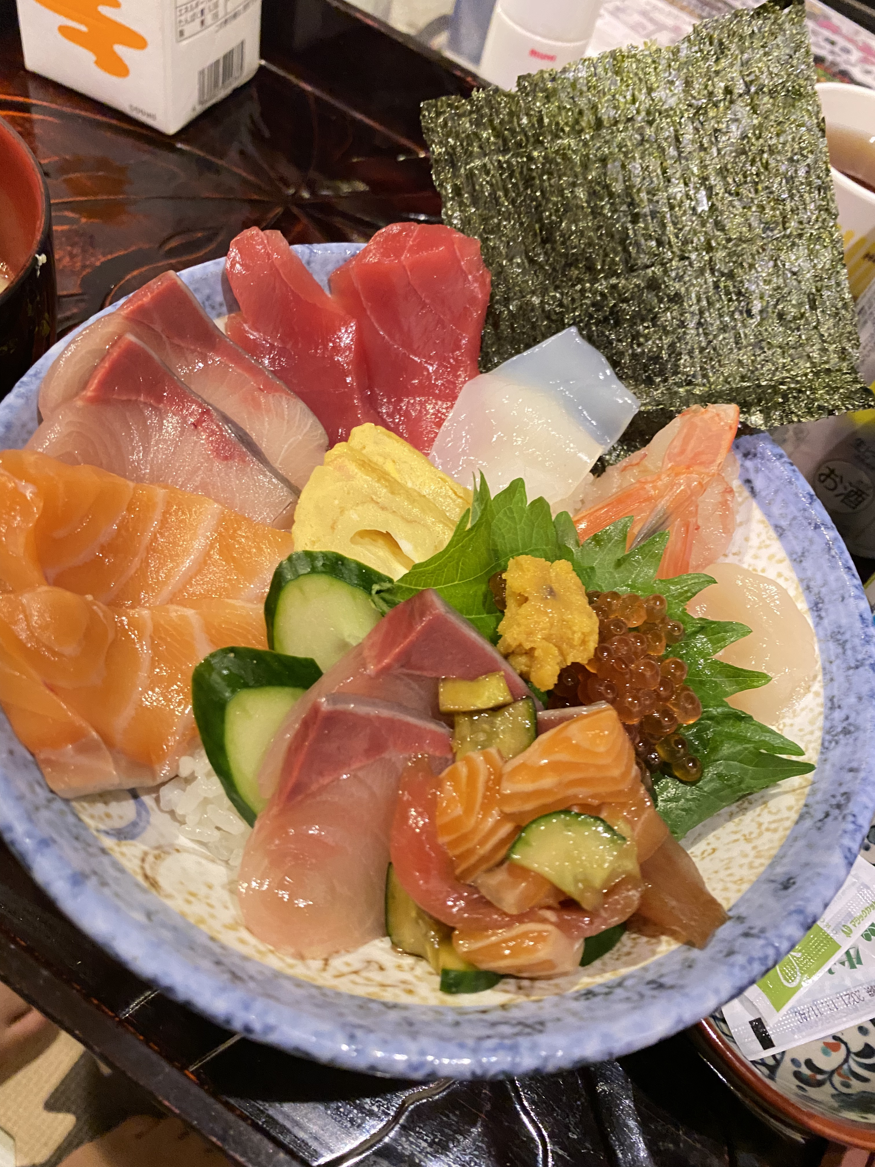 今日は贅沢海鮮丼?