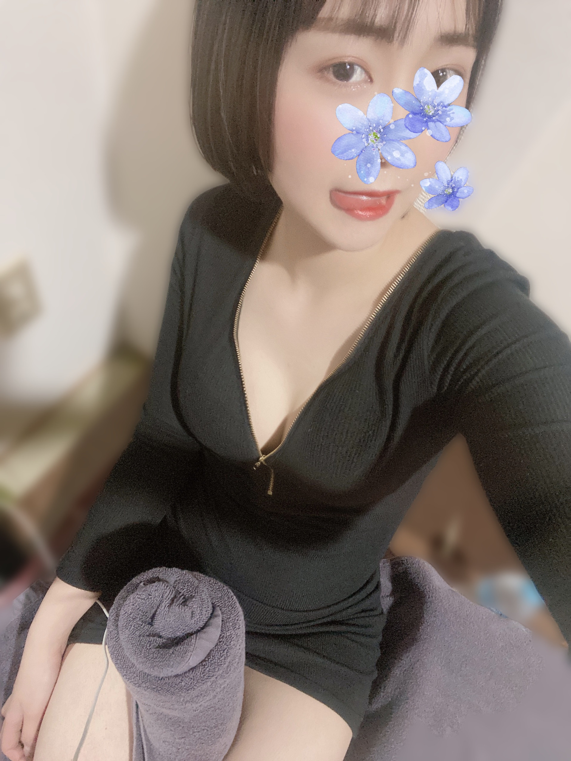 おっぱいチラチラ?///