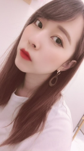 髪型髪色悩む〜、、