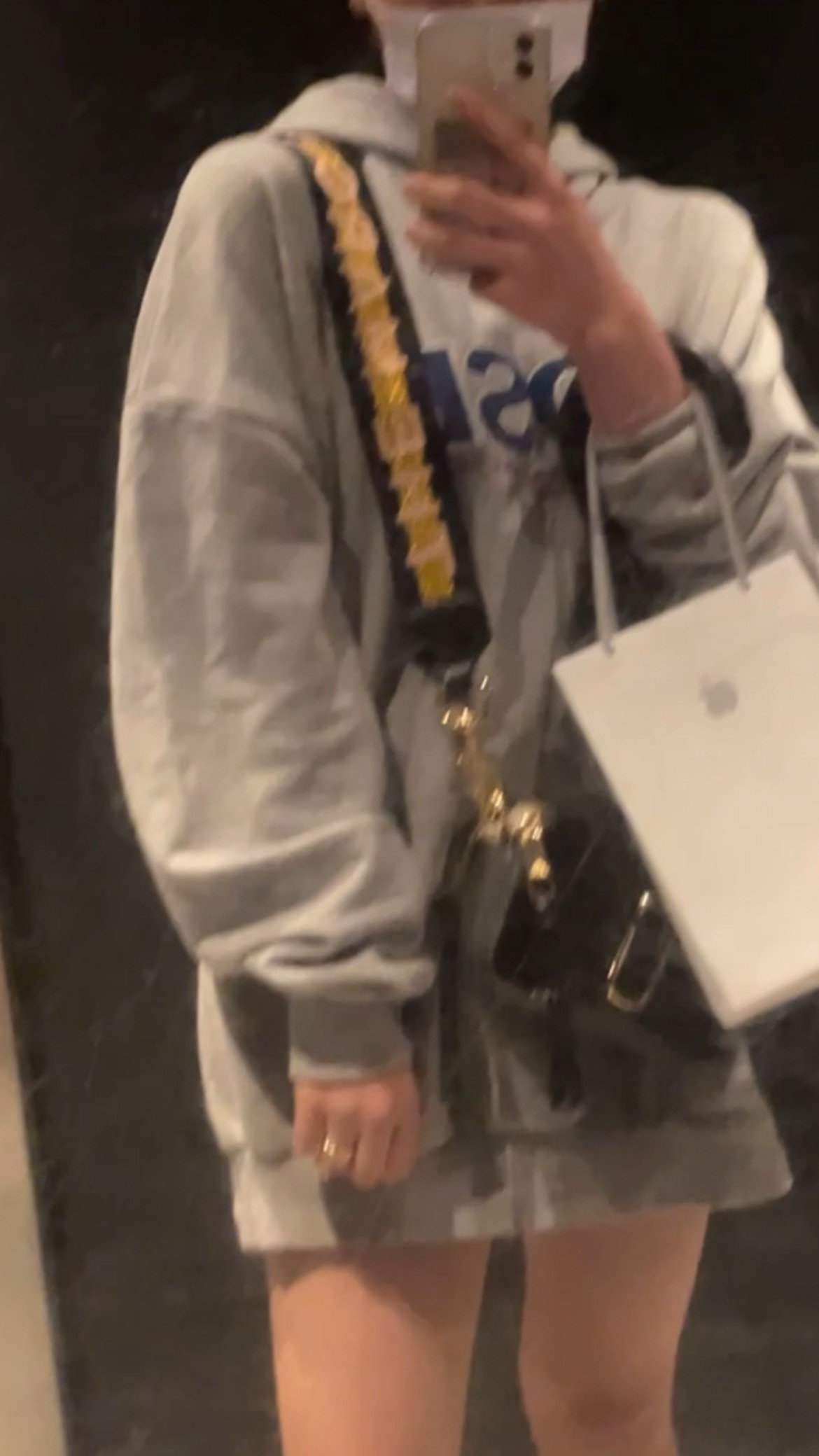 今日パーカー着れた