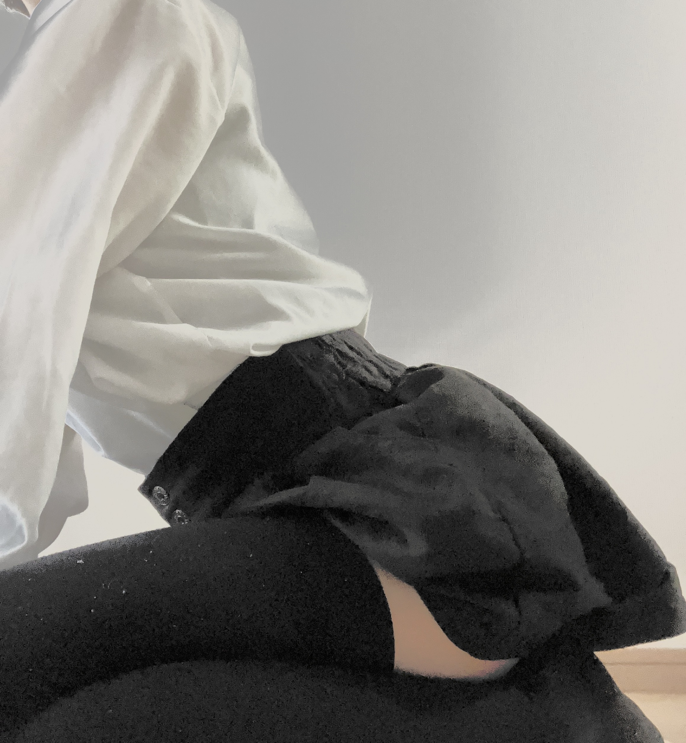 あもん on the bed