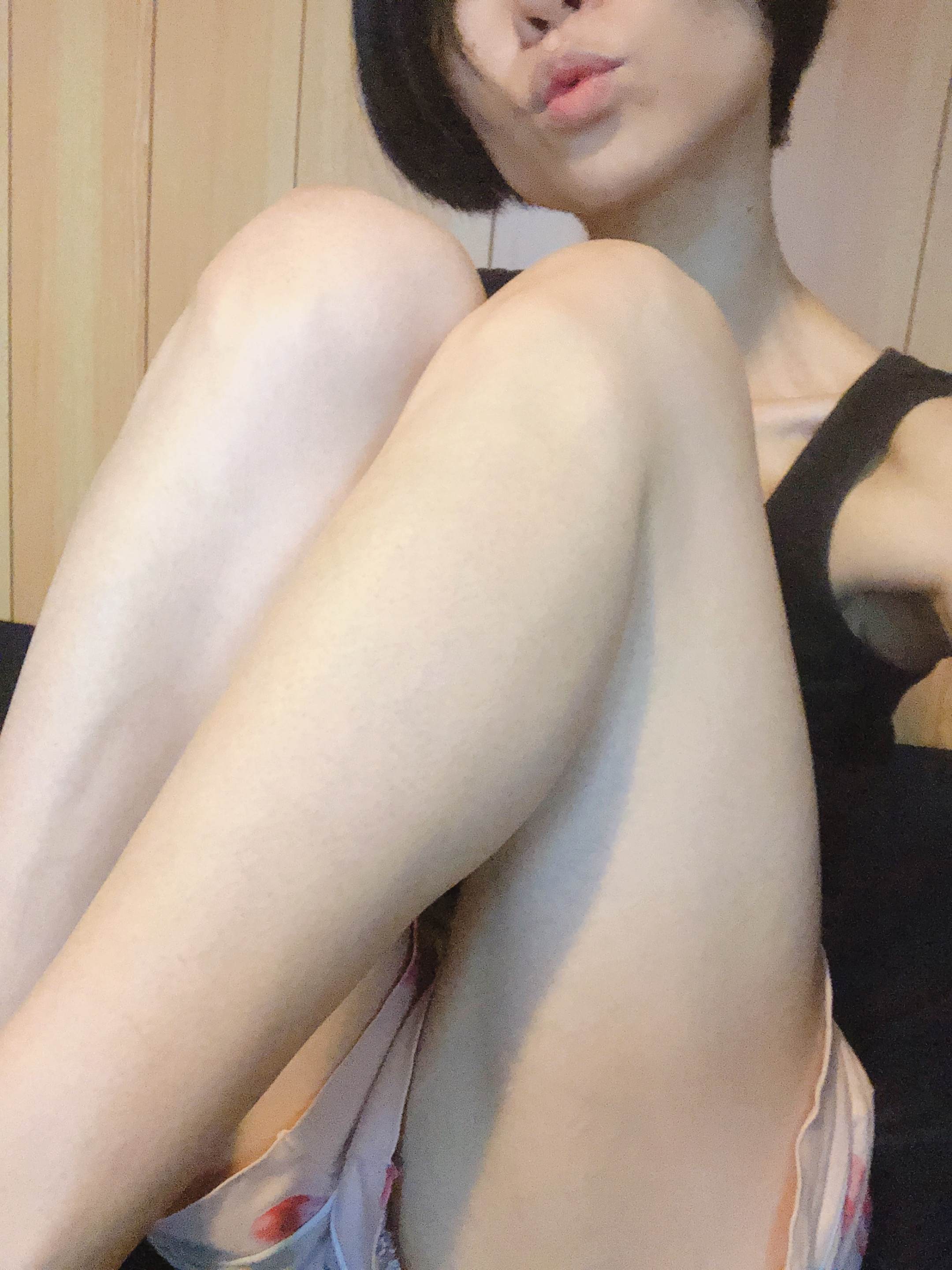 お風呂上がりの生脚だよ