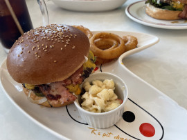 ハンバーガーを食べました！