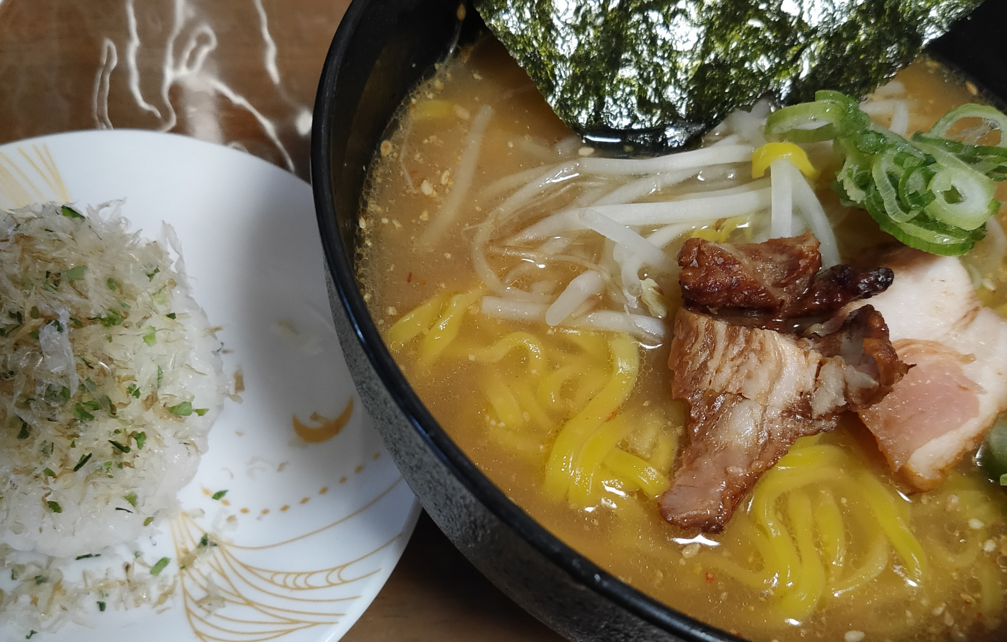 今日のお昼はラ王〜〜！！
