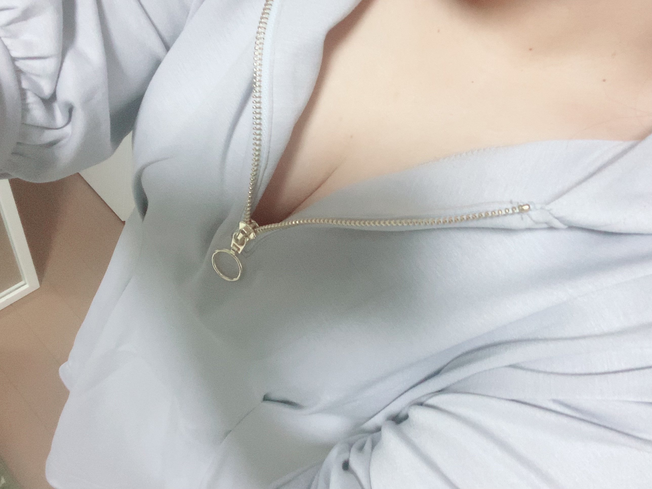 チラ見せ??
