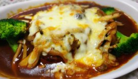 きのこたっぷり煮込みハンバーグ