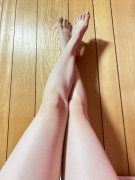 脚フェチ大絶賛の美脚！綺麗でしょ？