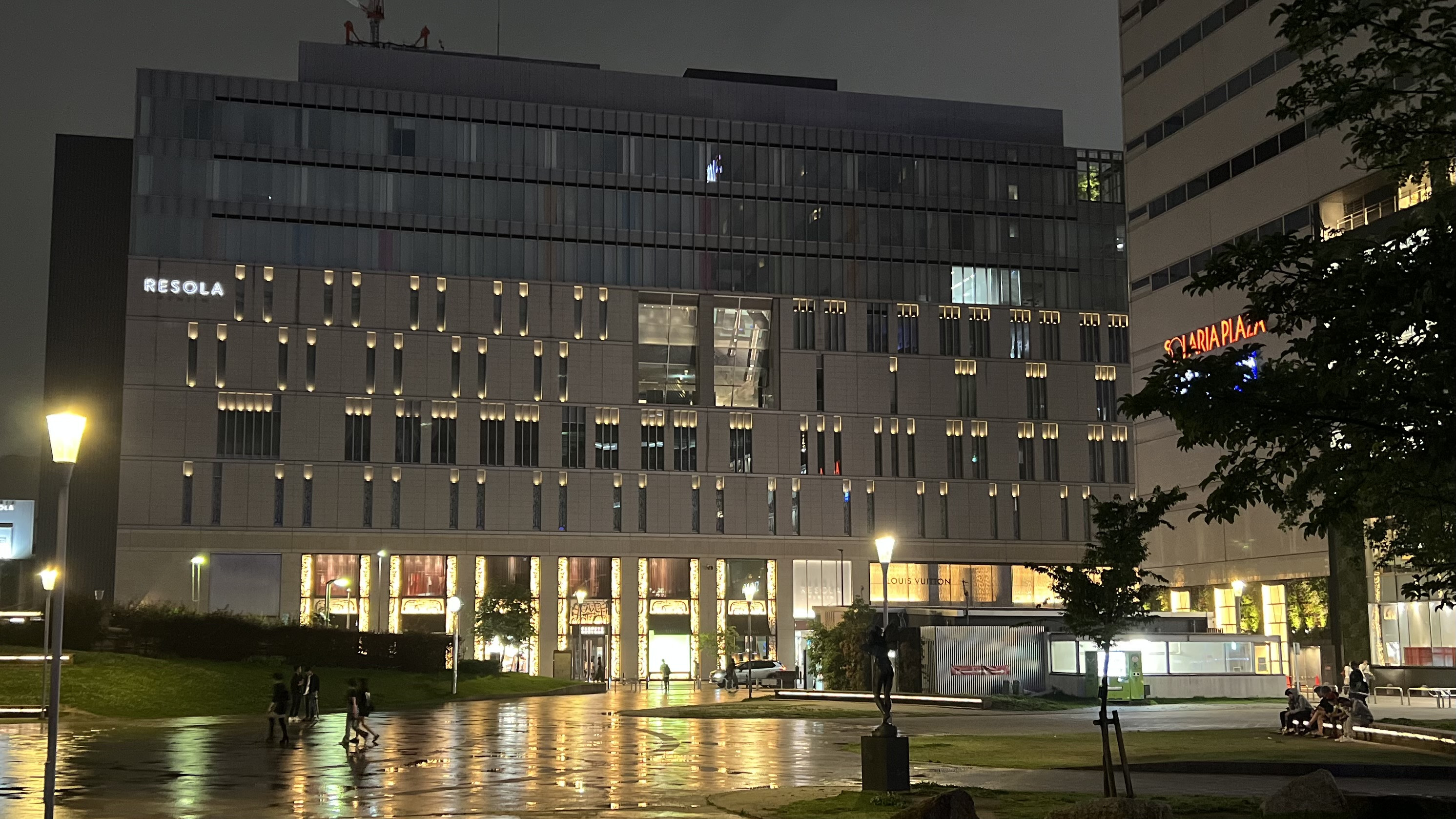 休んでネトフリ観てました