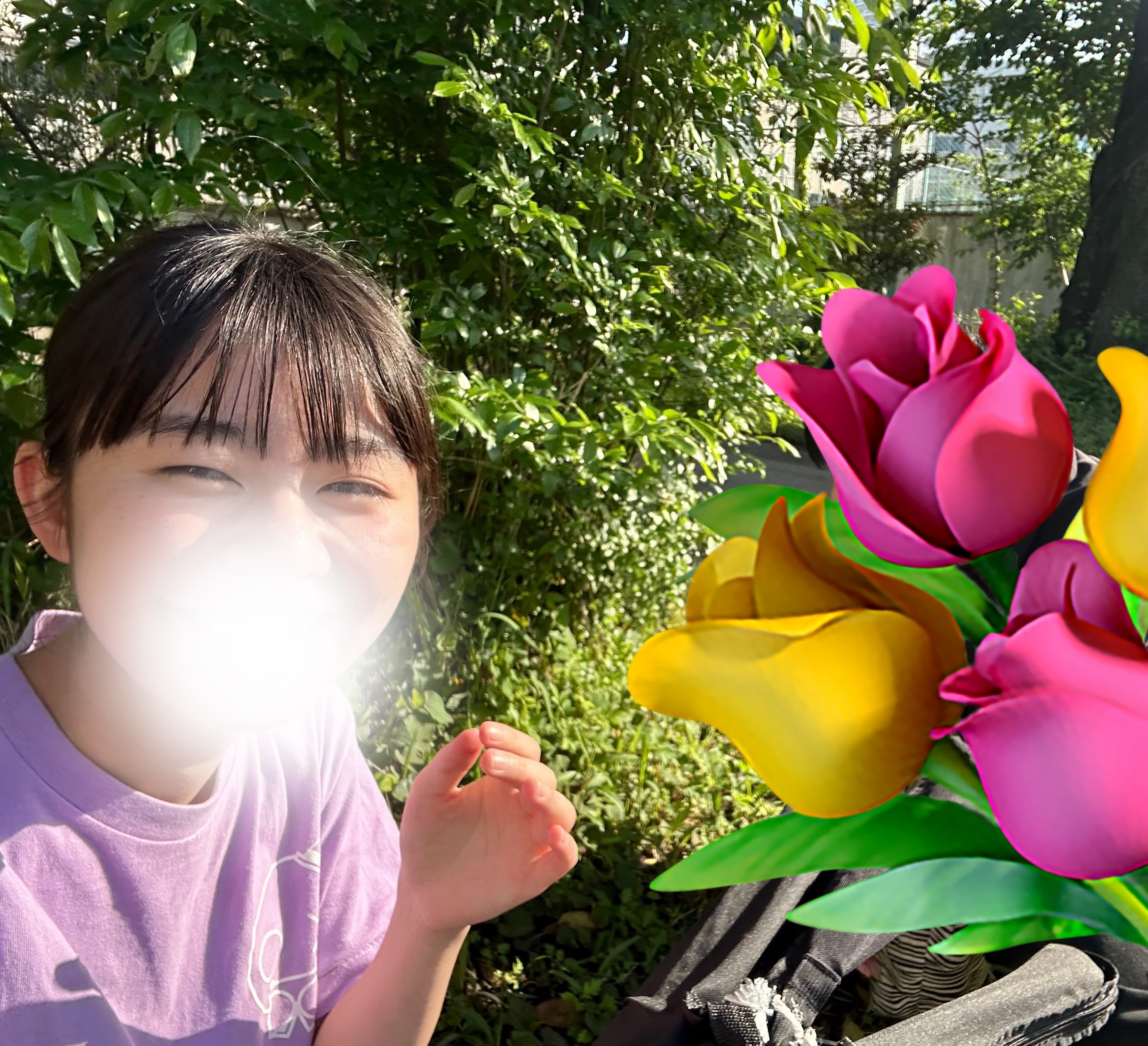 笑うと目がクシャっとなる人