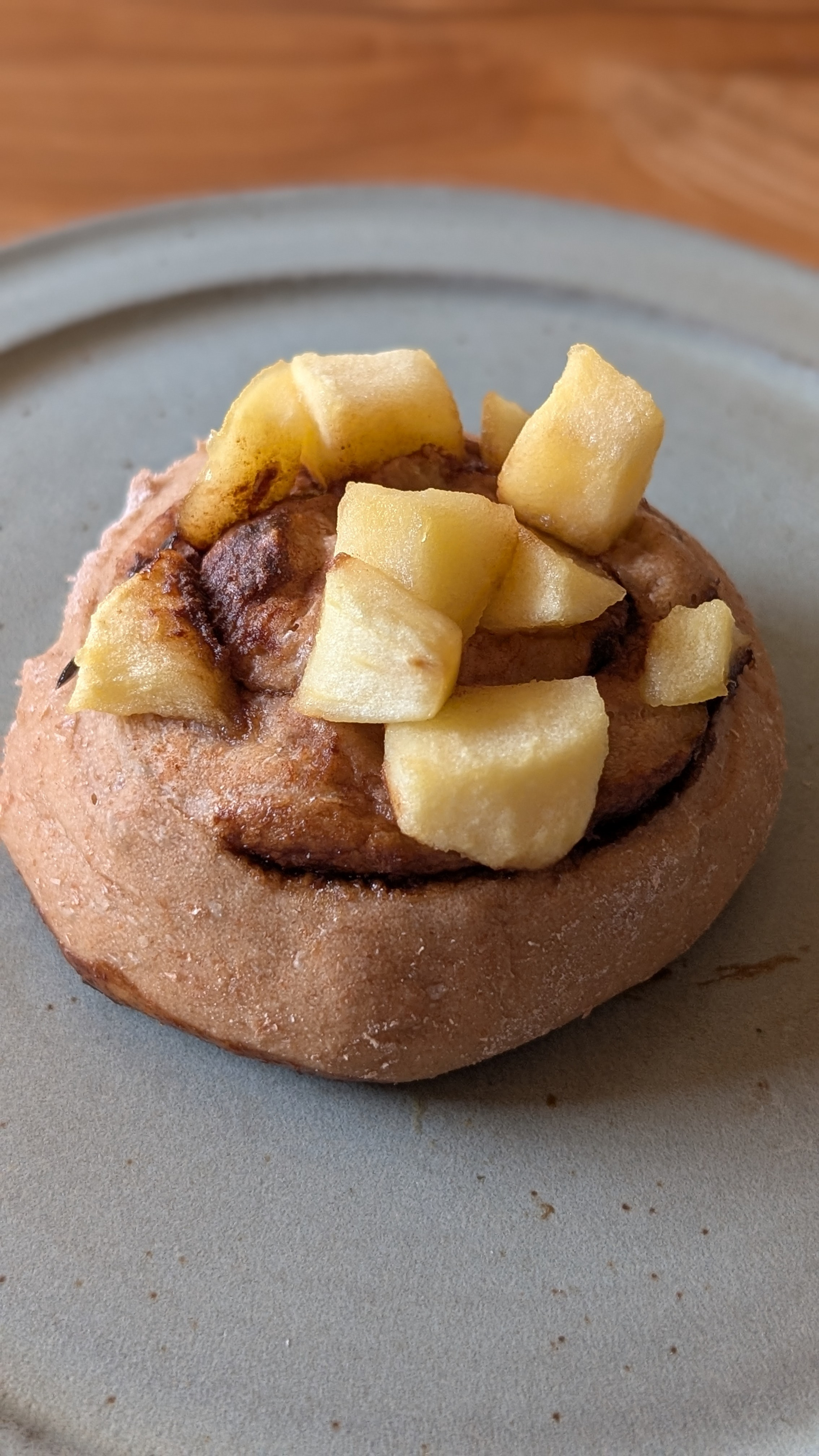 アップルシナモンロール作ったよぉ