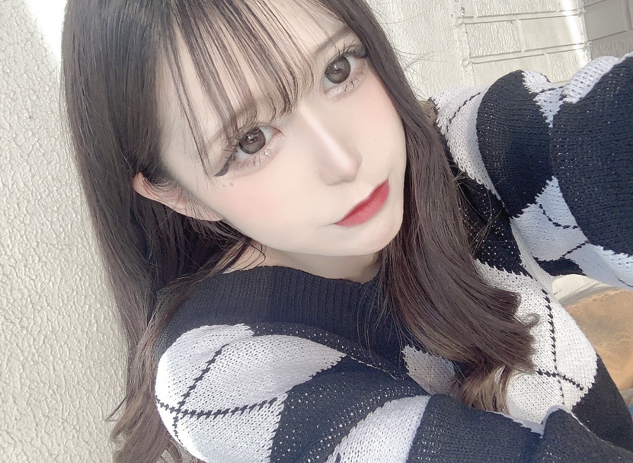 本日23時から制服コス配信！