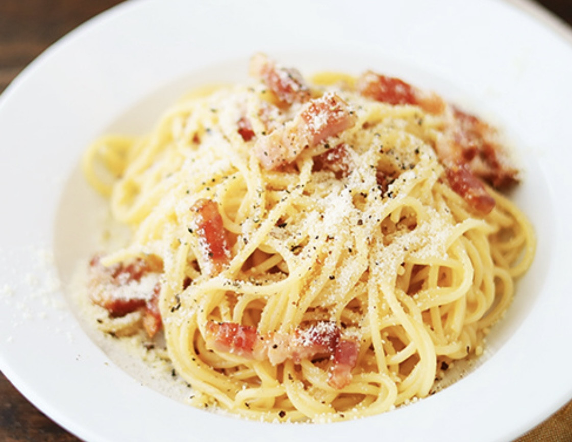 チーズ？クリーム？ソースのカルボナーラ
