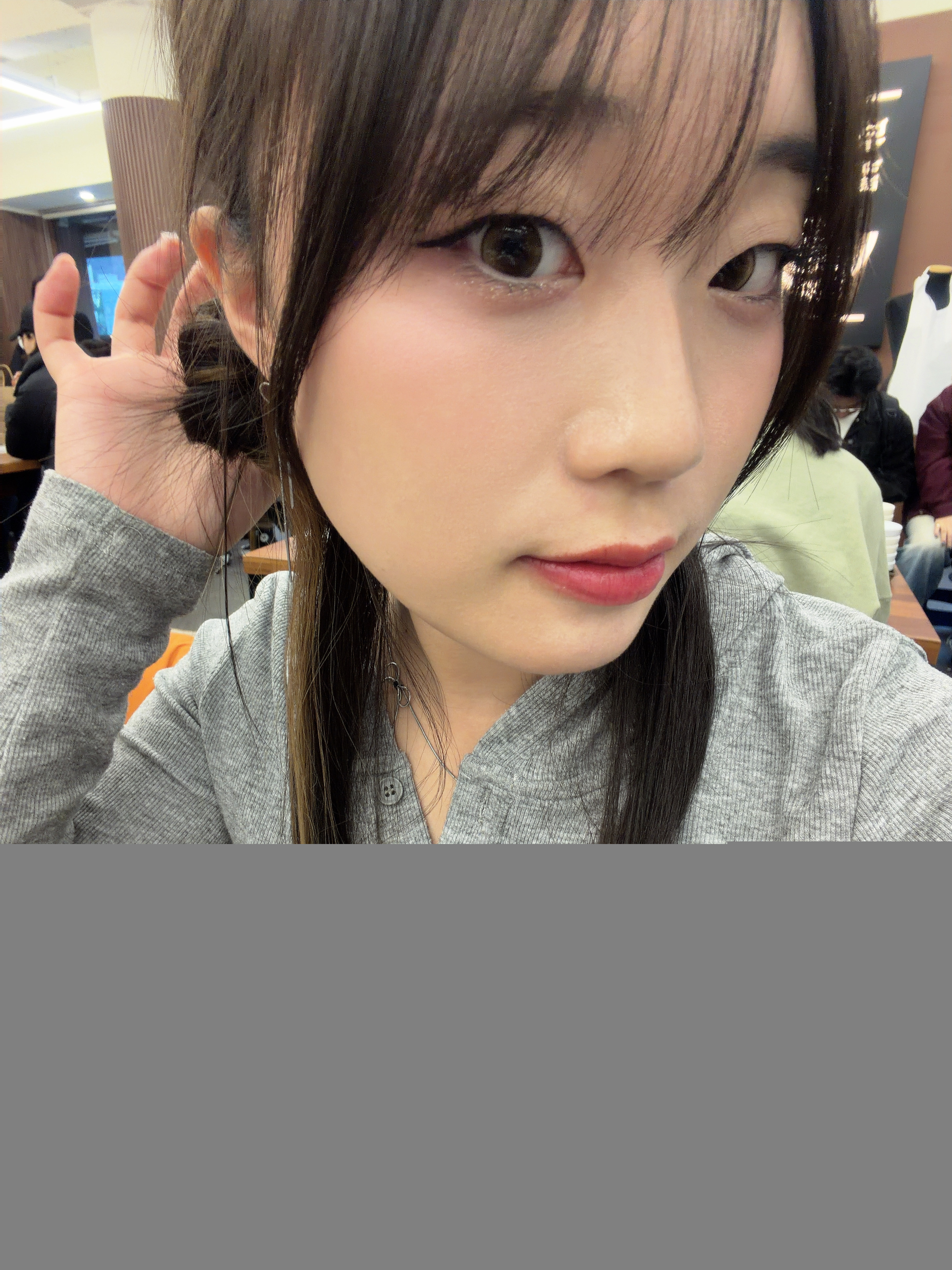 髪を染めました?