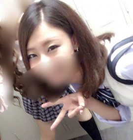 制服にに憧れて…?