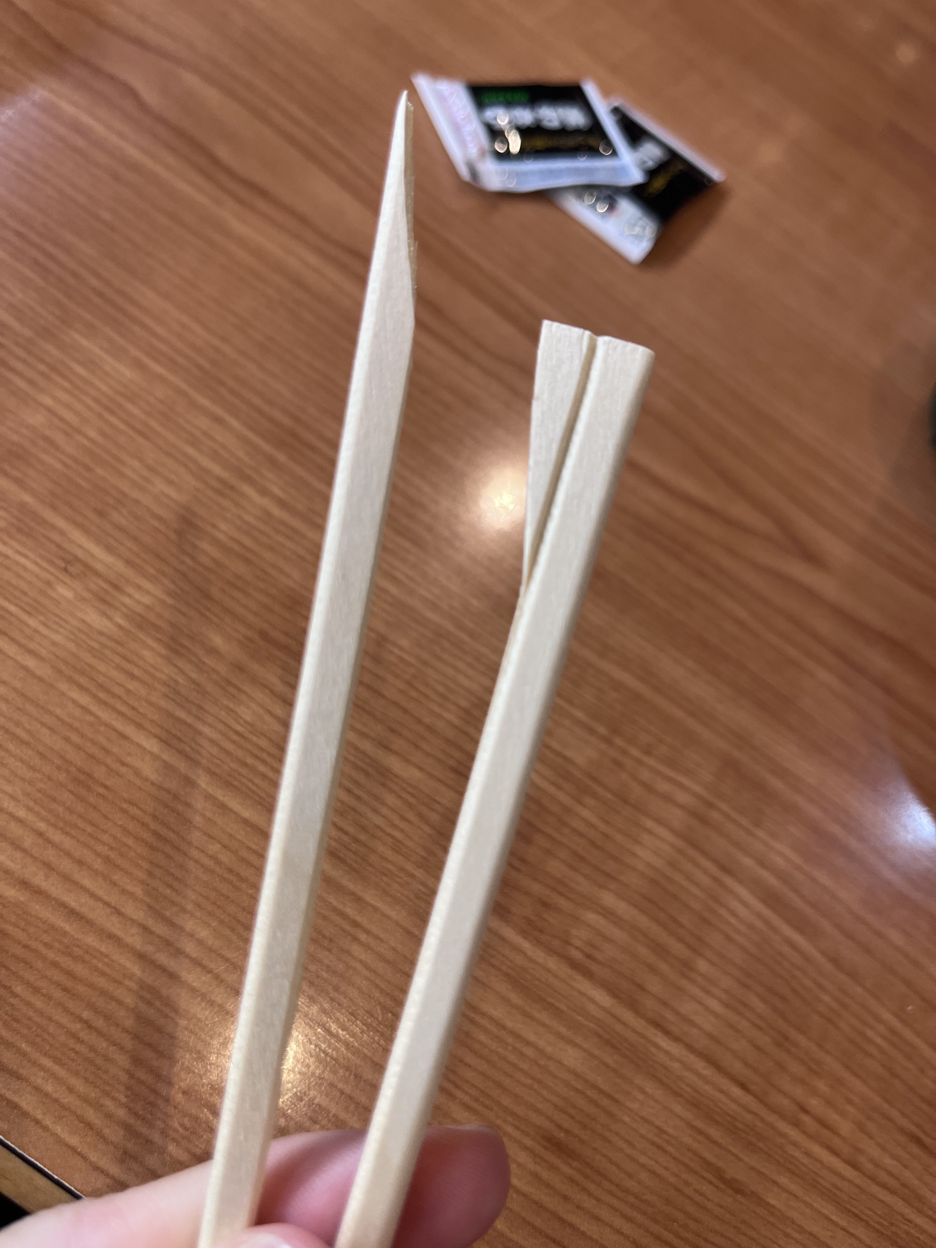 割り箸って割るの難しい(>_<)