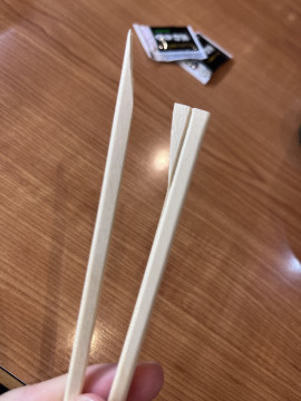 割り箸って割るの難しい(>_<)