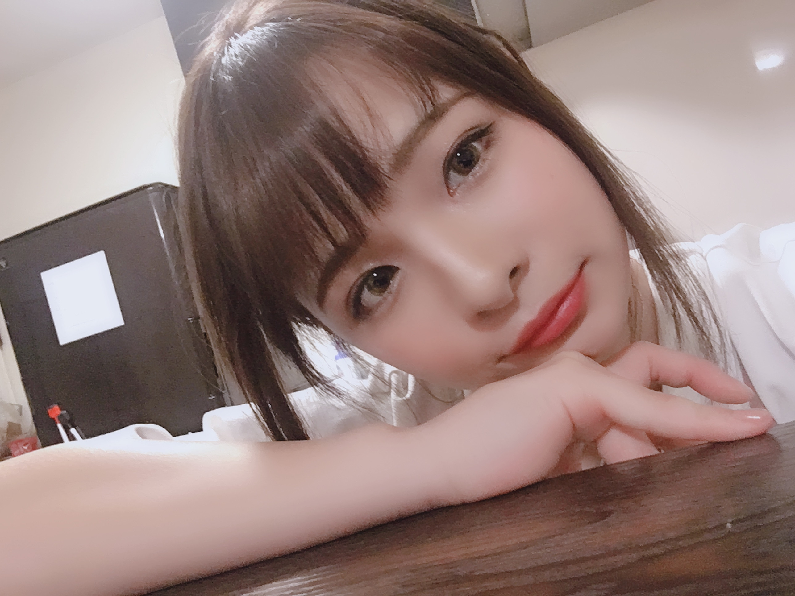 年取ると自撮りの仕方が分からなくなる。