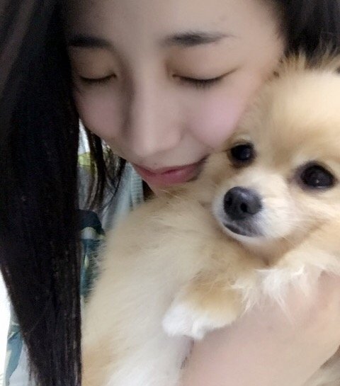 寝起きから愛犬と