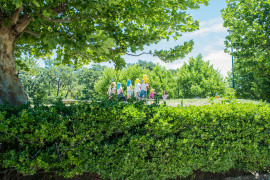 宇宙のカッパ着て宇宙気分で出かけていく。