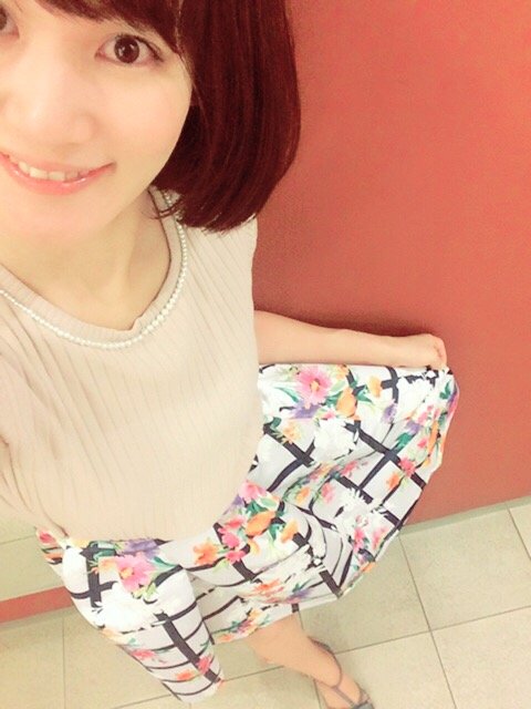 お気に入りのミニスカートで ♡