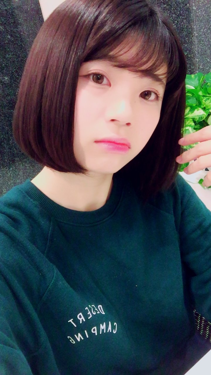 髪切ったよ〜〜(´-ω-`)